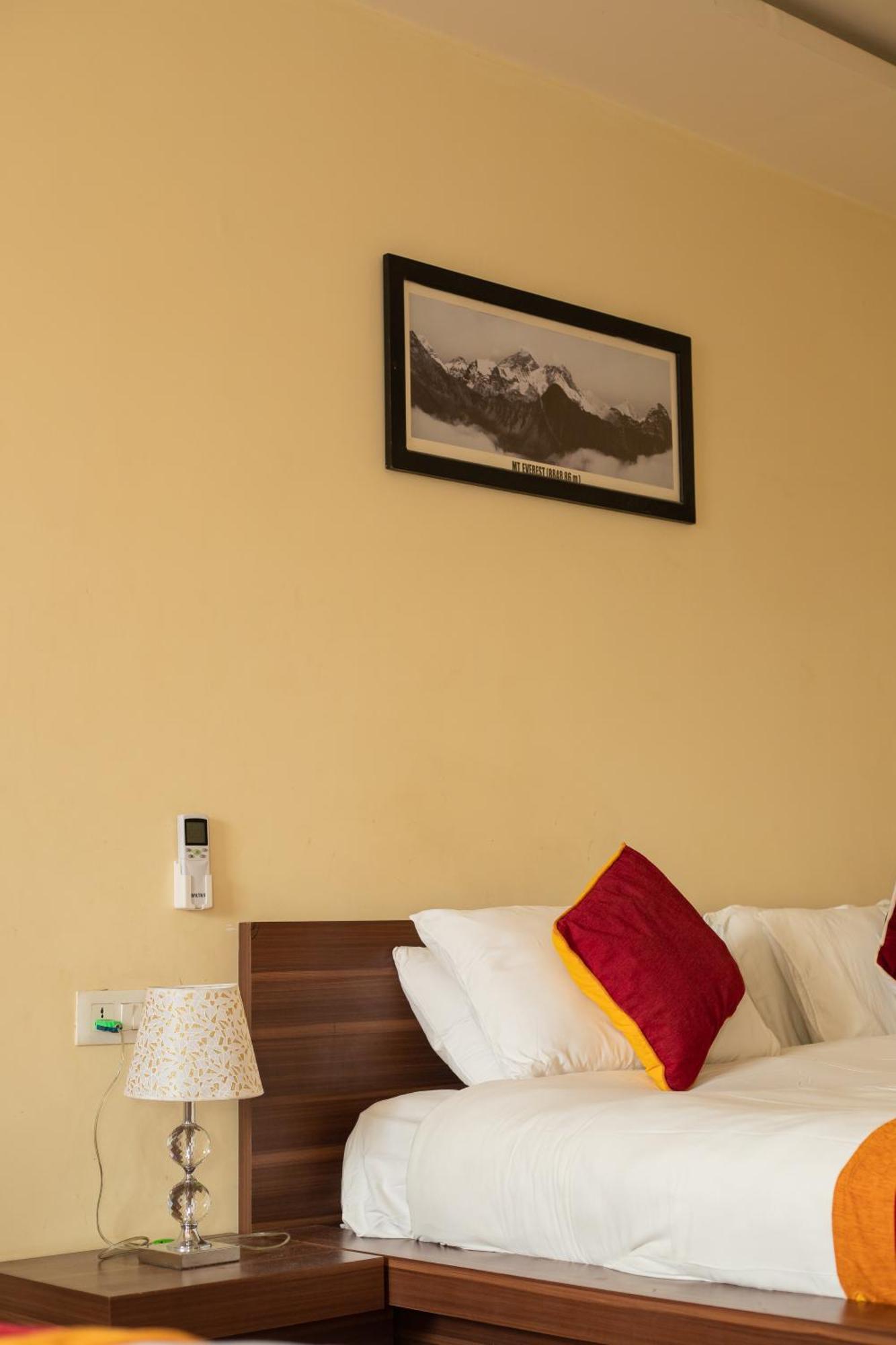 Hotel Edingo Inn Itahari Экстерьер фото