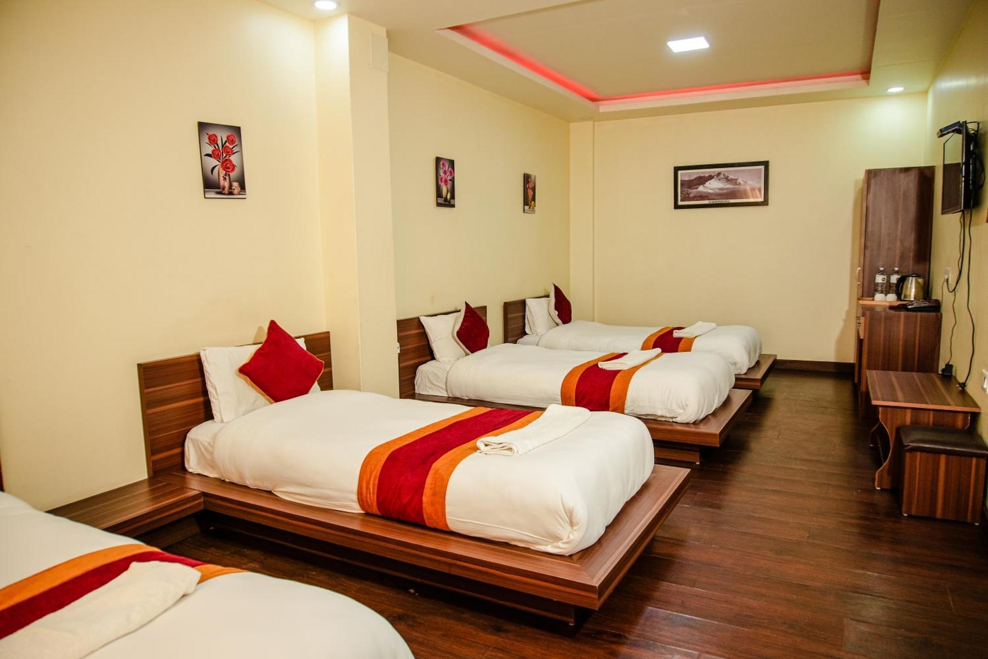 Hotel Edingo Inn Itahari Экстерьер фото