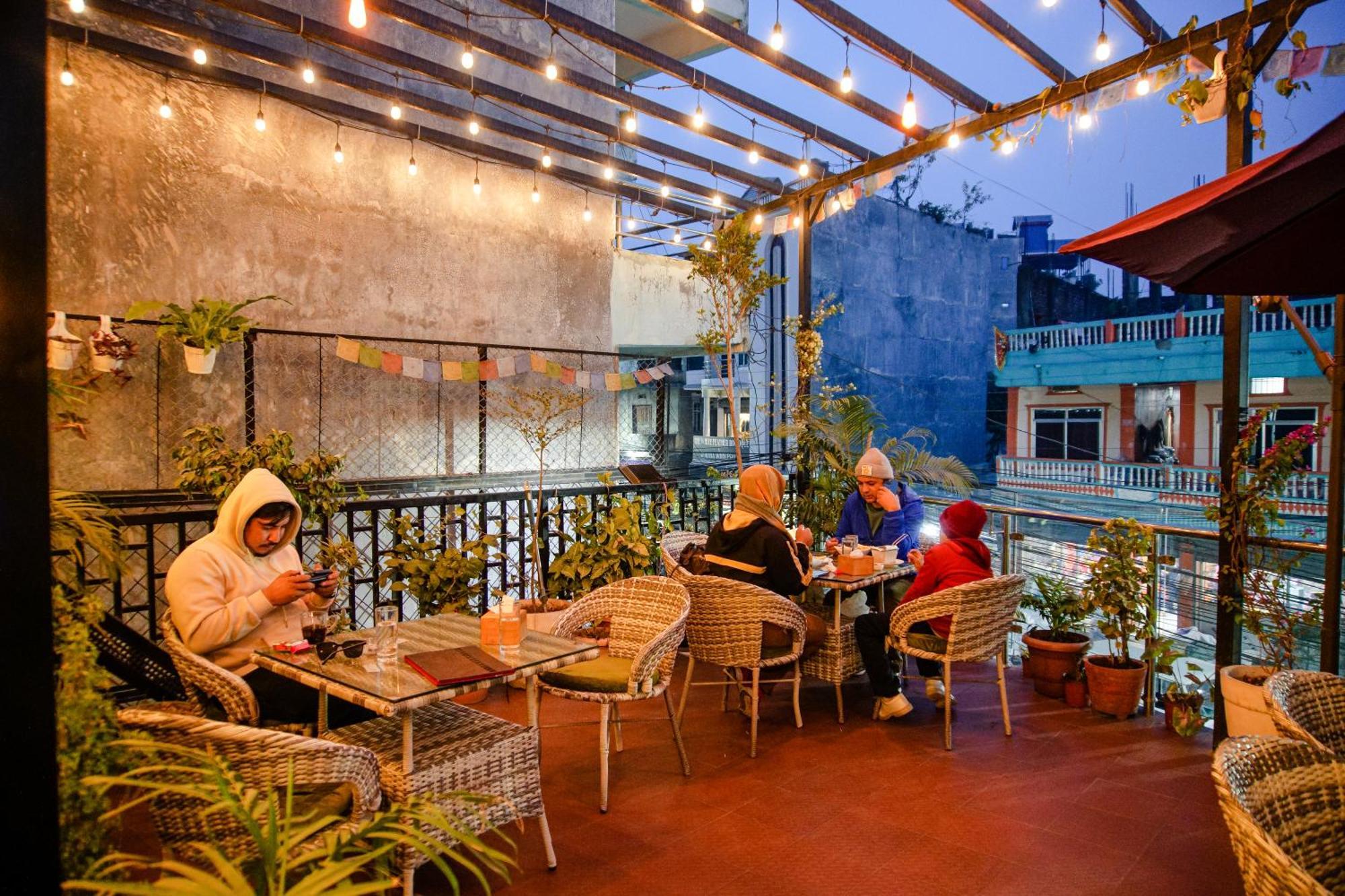 Hotel Edingo Inn Itahari Экстерьер фото